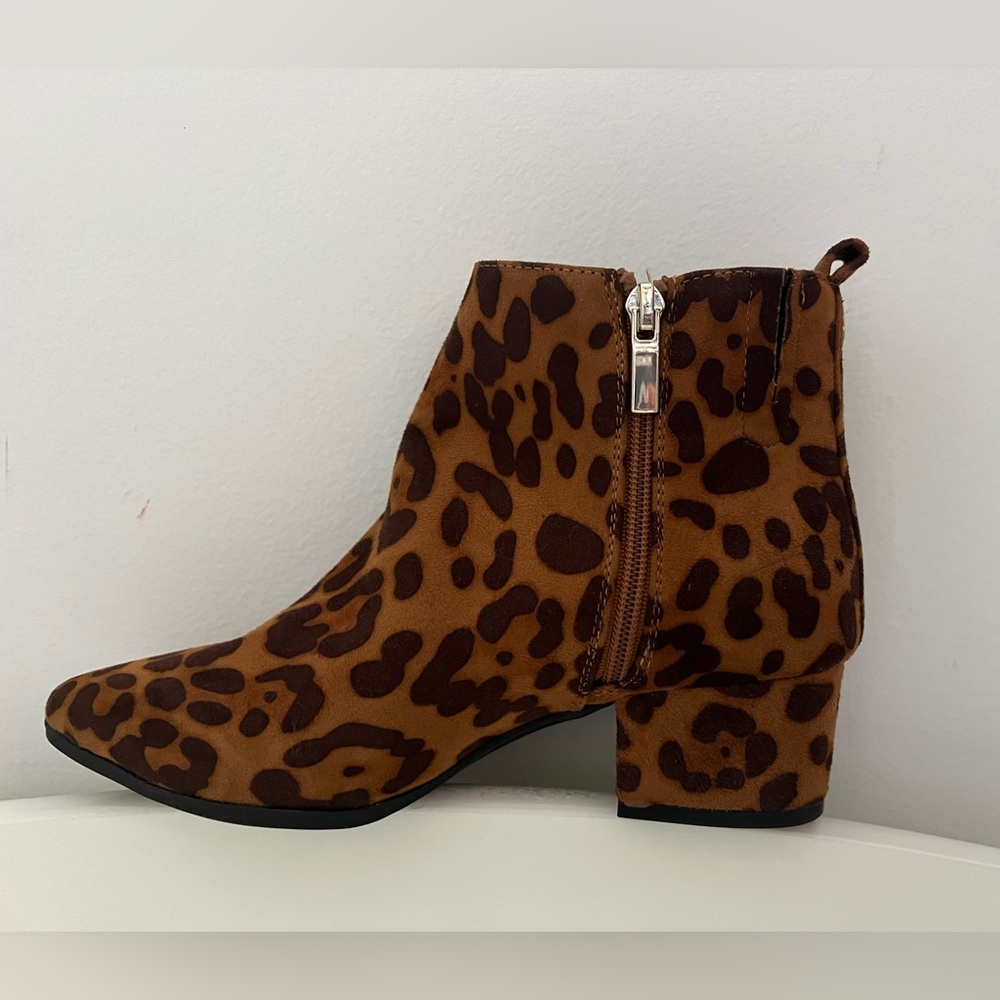 leopard print size 7 wedged boots